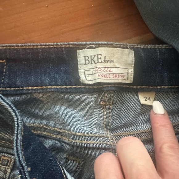 Stylish Ripped Jeans Collection - Picture 4 of 9